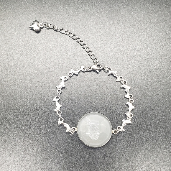 NWOT Silver Tone Dolphin Benzel Adjustable Bracelet - Picture 2 of 7